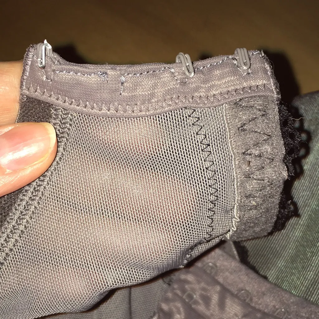 B17 Cacique Satiny Underwired Bra Thick Adjustable Straps Gray Size 46DDD w/Flaw - Image 11