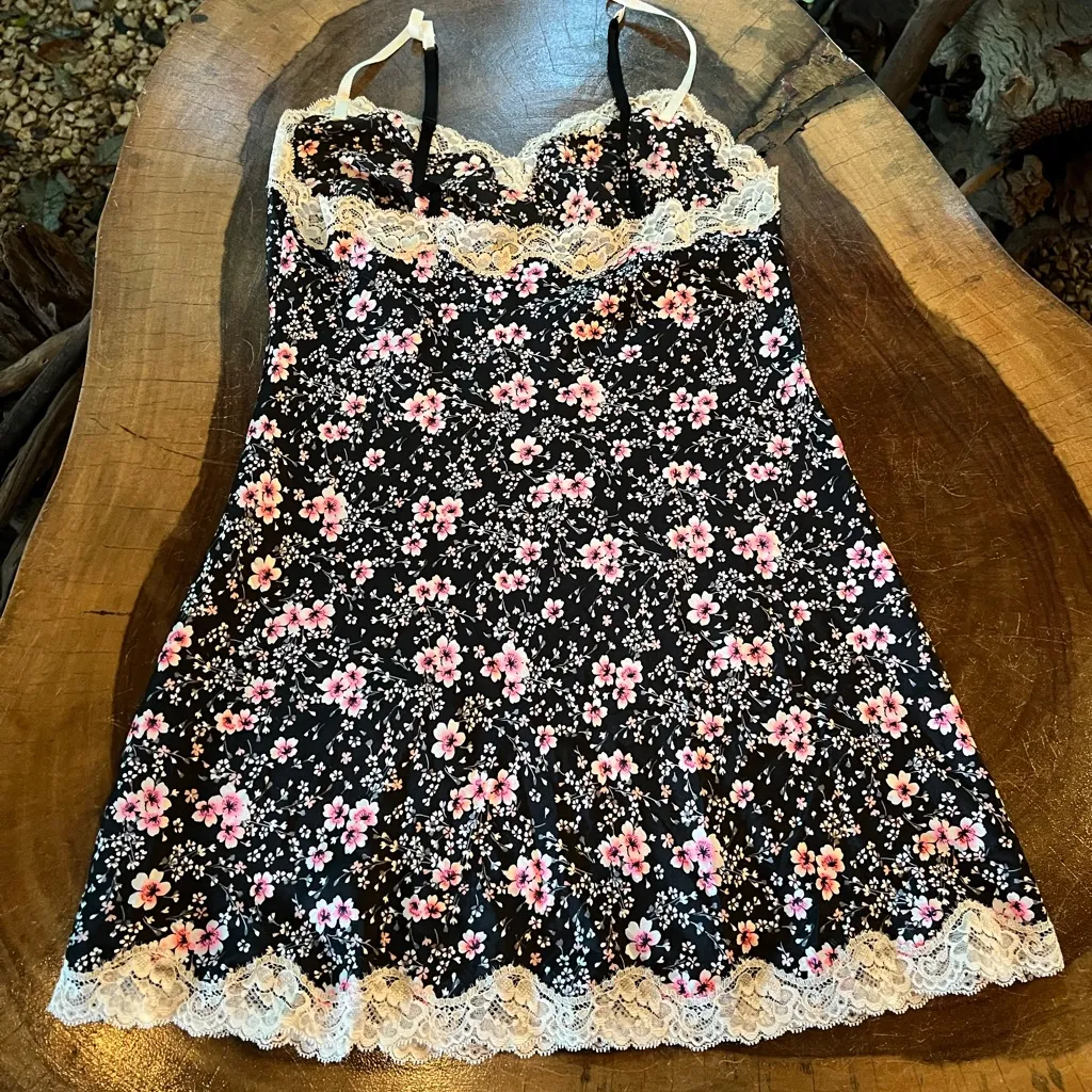 Victoria’s Secret Satin Lace Trim Slip Dress Cherry Blossom Print XS nightgown - Image 3