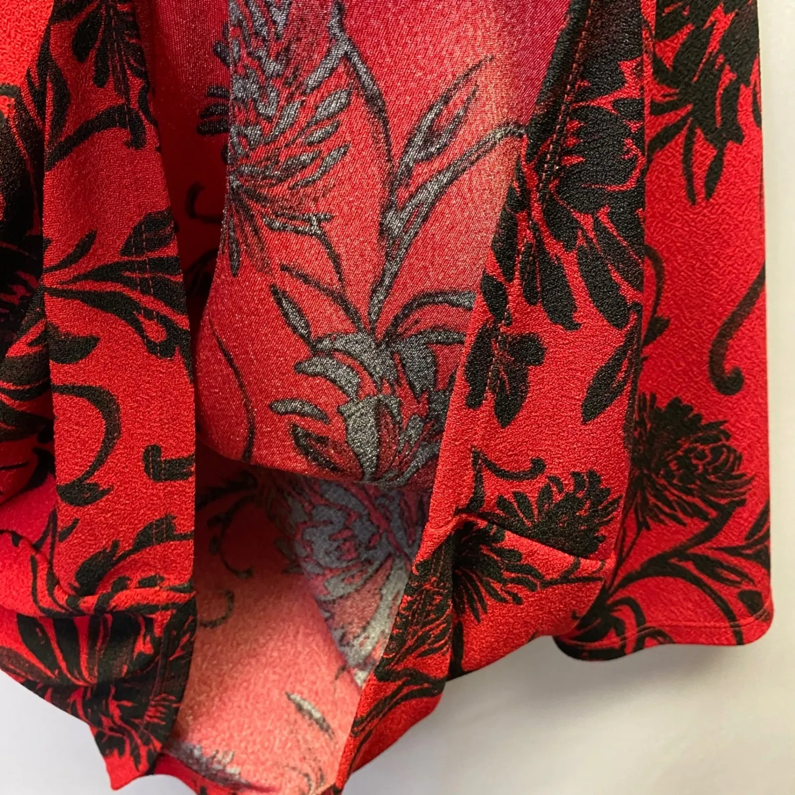 Chico's Easywear Red Black Floral Print 3/4 Sleeve Knit Top Women's Size 0 - Image 10