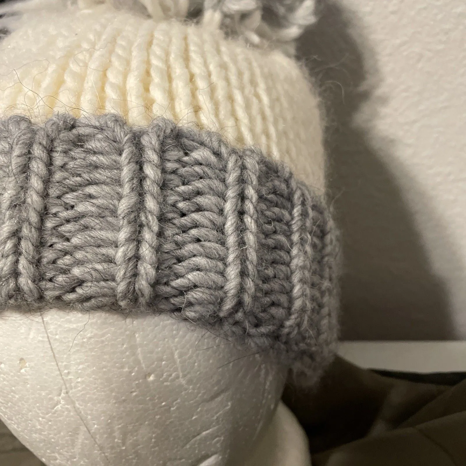 Gelso Bianco Made Italy Acrylic Wool Alpaca Blend Thick Yarn Knit Winter Pom Hat - Image 4