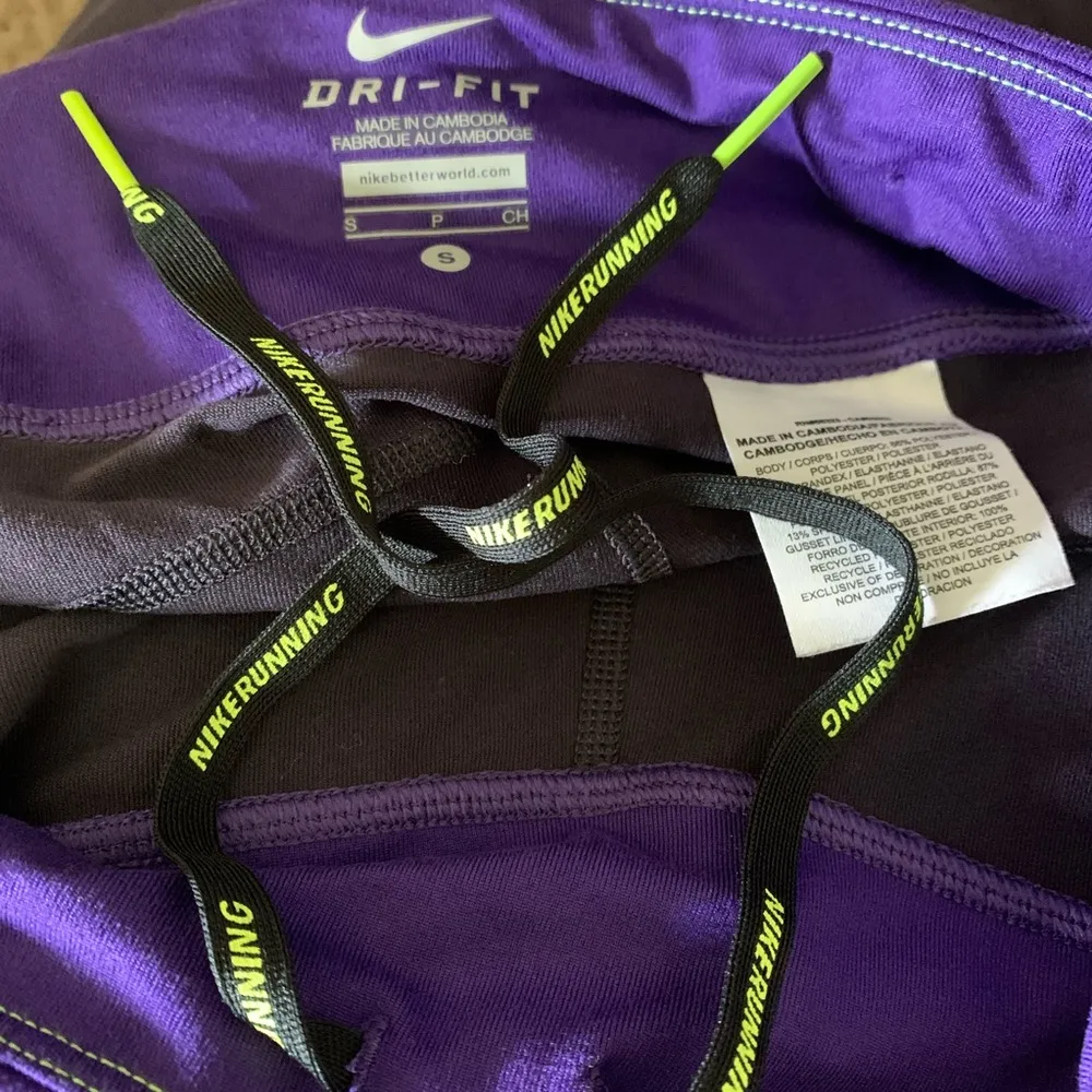 Nike Purple Capri Athletic Leggings S - Image 7