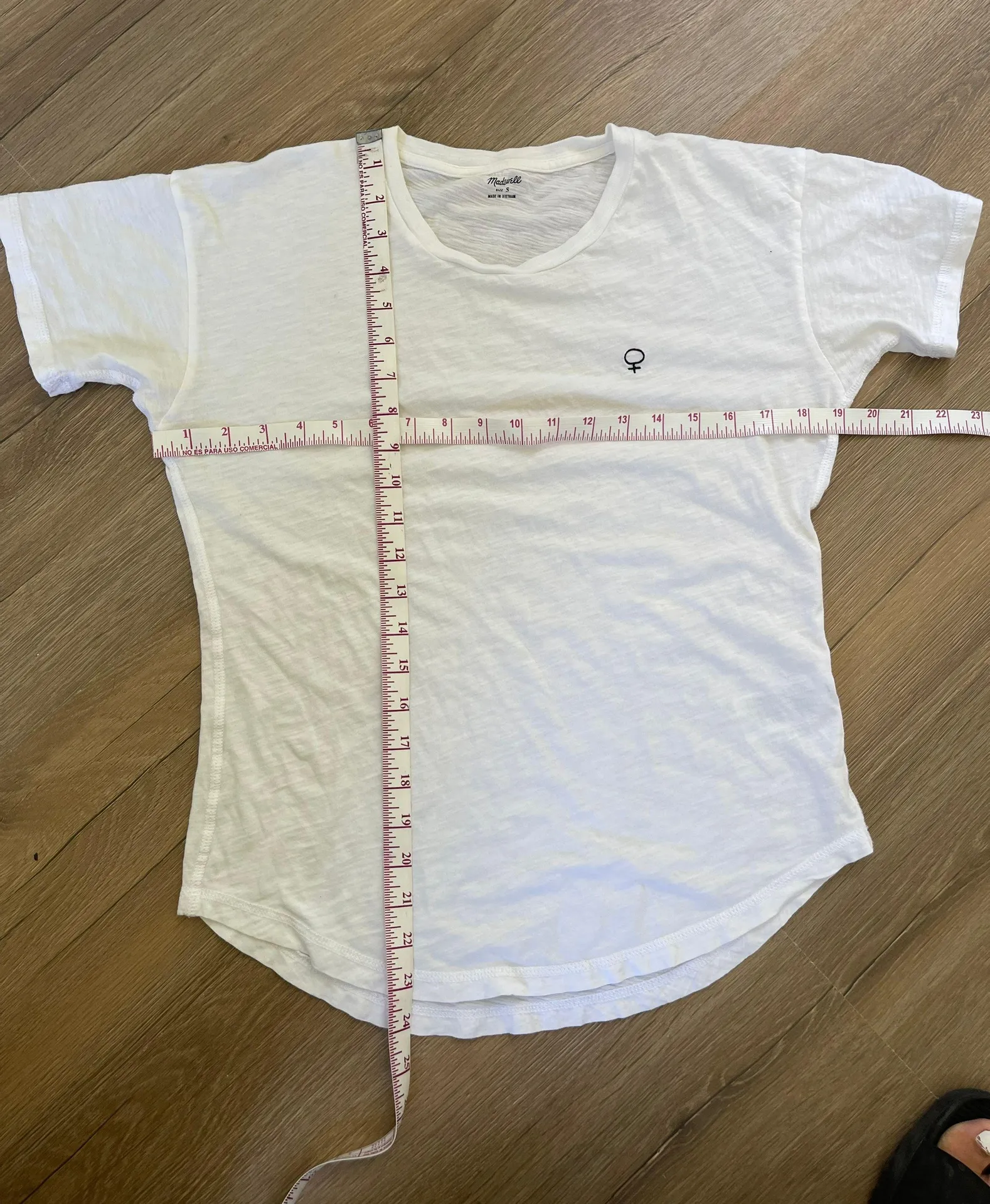 x Girls Inc | Whisper Cotton Female Symbol Crewneck Tee | Small - Image 6