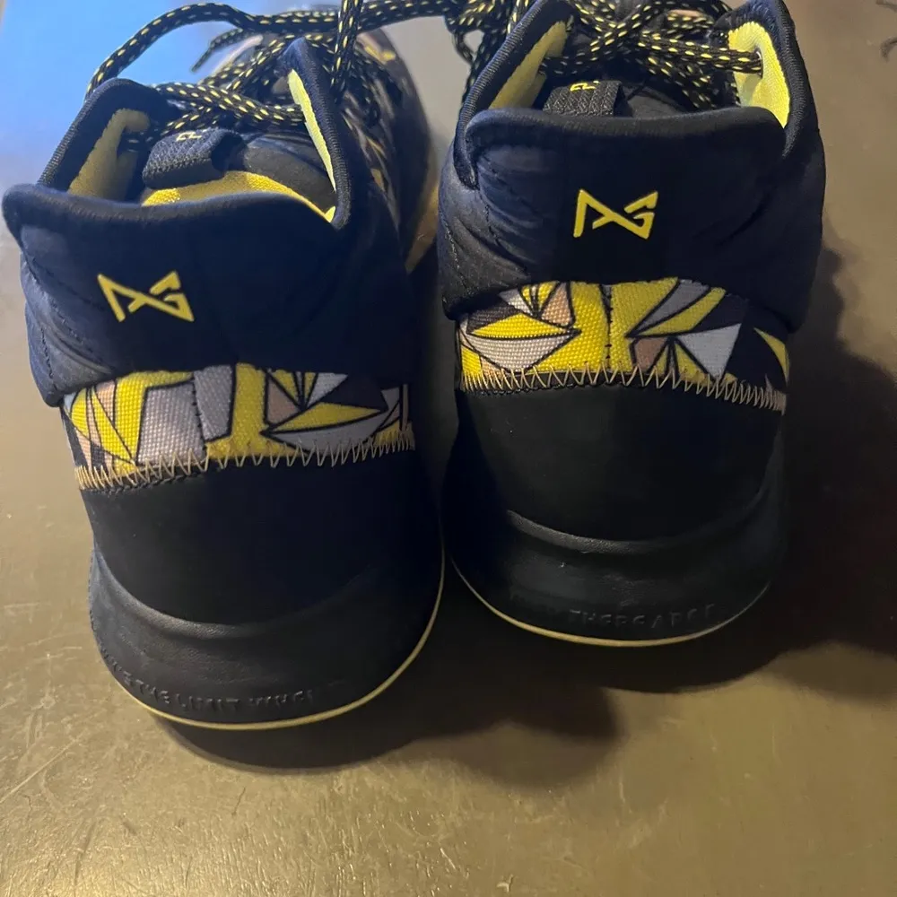 Colorful Geometric Sneakers Black Size 13 - Image 4