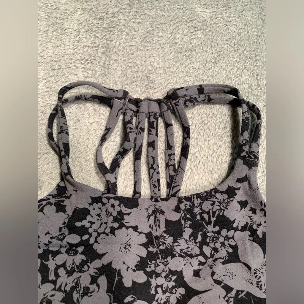 Lululemon floral tank top with built in bra 8 - Image 2