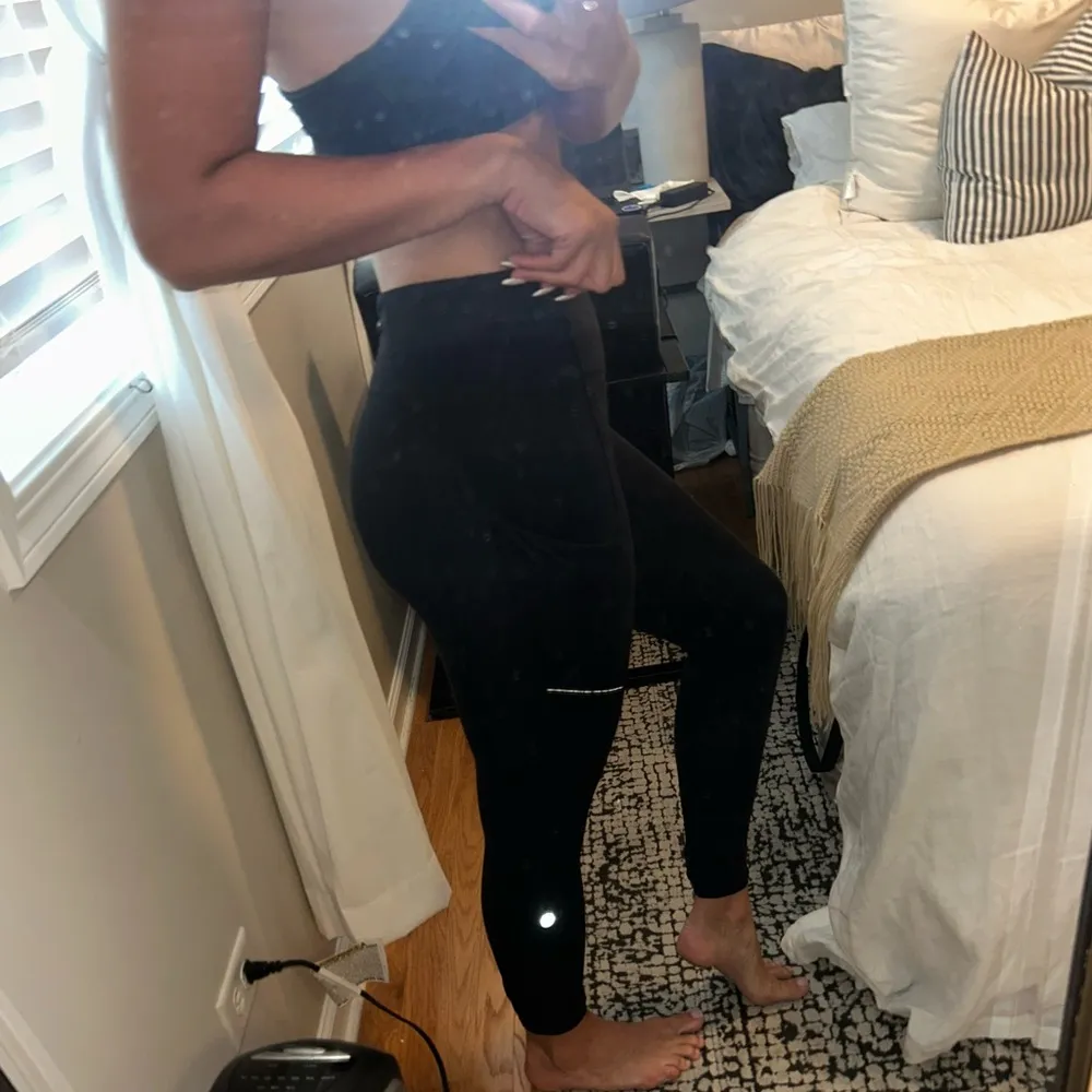 Lululemon run on tight - black leggings size 6! - Image 9