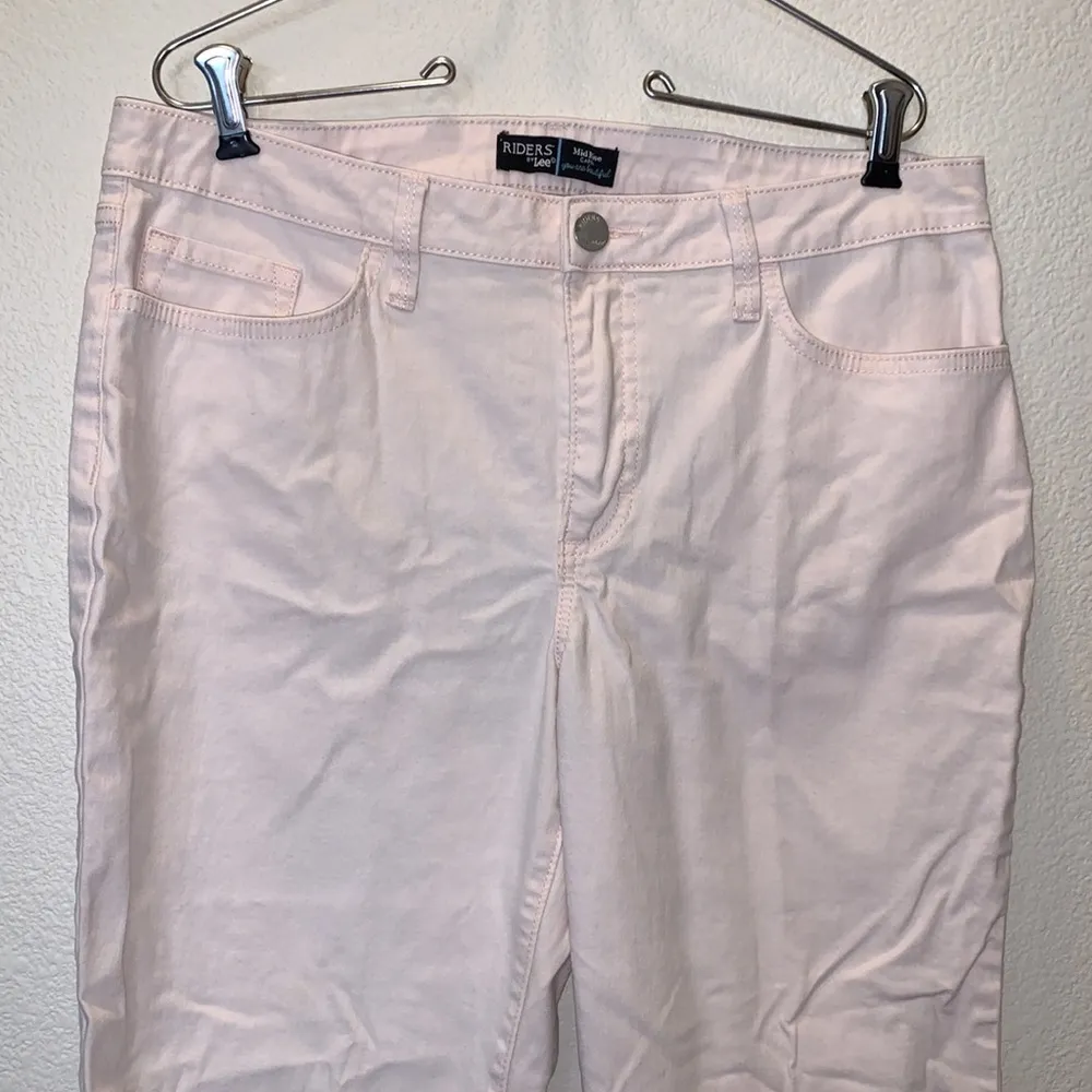 Riders by Lee light pink mid rise capri jeans - Image 2