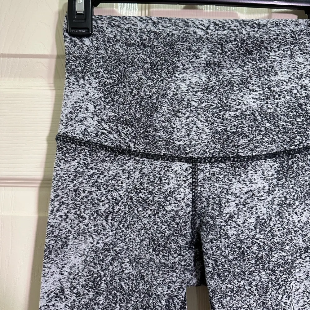 Womens Lululemon Wunder Under Full Length High Waist Leggings Black Speckle Sz 6 - Image 2