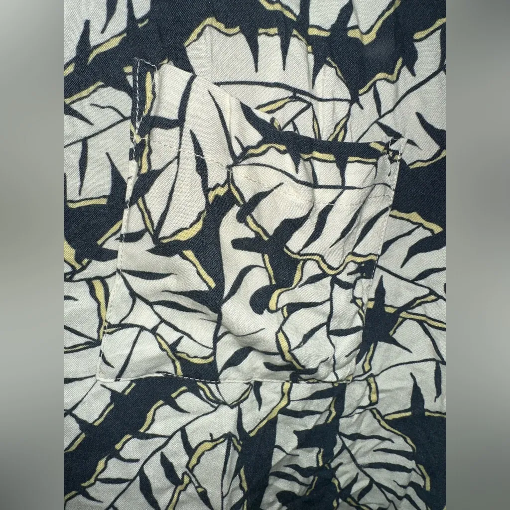 Onia Women’s 100% Viscose Cropped Boxy Fit Button Down Top EUC Size‎ M - Image 3