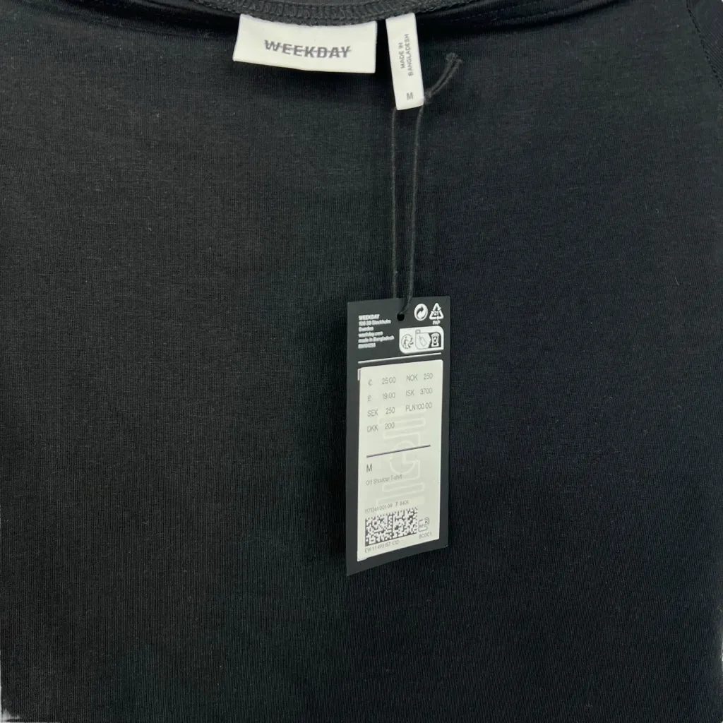 NWT Weekday Off the Shoulder Tee in Black Women’s Size Medium - Image 4