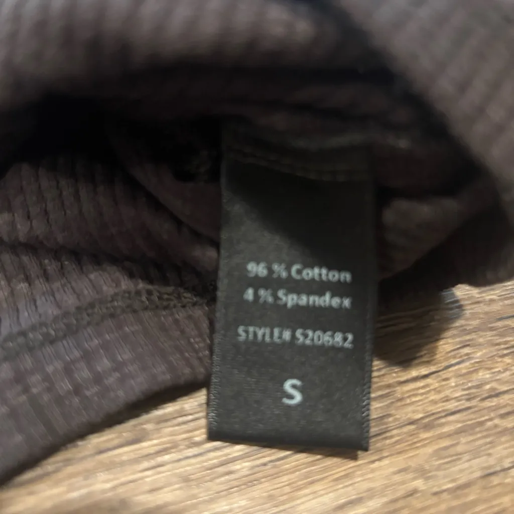 Mustard Seed Women’s Dark Grey Sleeveless Ruffled Blouse Top Small Casual Dressy - Image 4