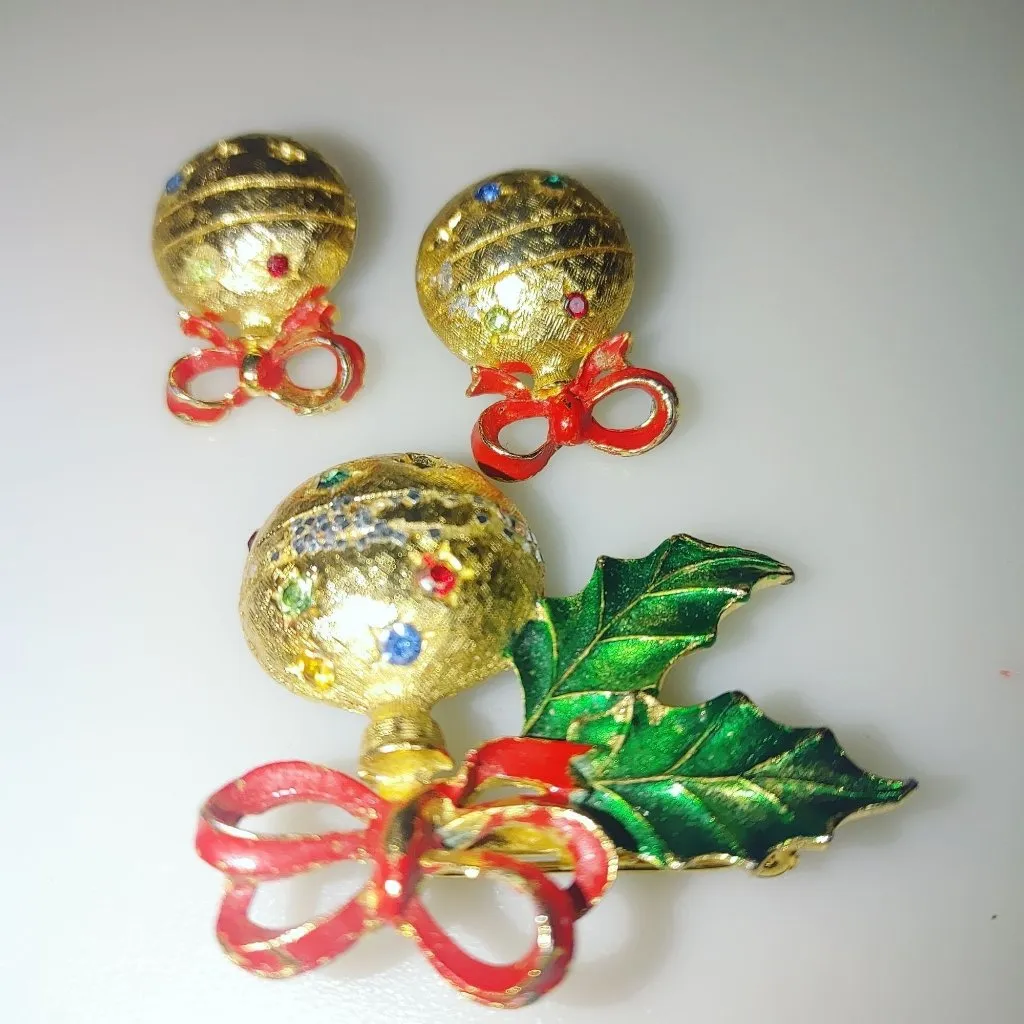 Christmas Ornament Brooch Clip On Earrings Set Vintage Red Bow Green Holly Leave Gold - Image 12