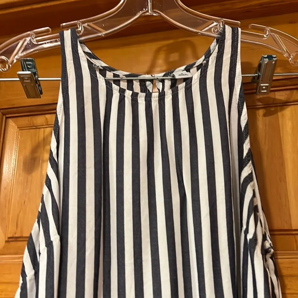 OLD Navy Tank Top Blue and White Striped Sleeveless Shirt Size Medium - Image 2