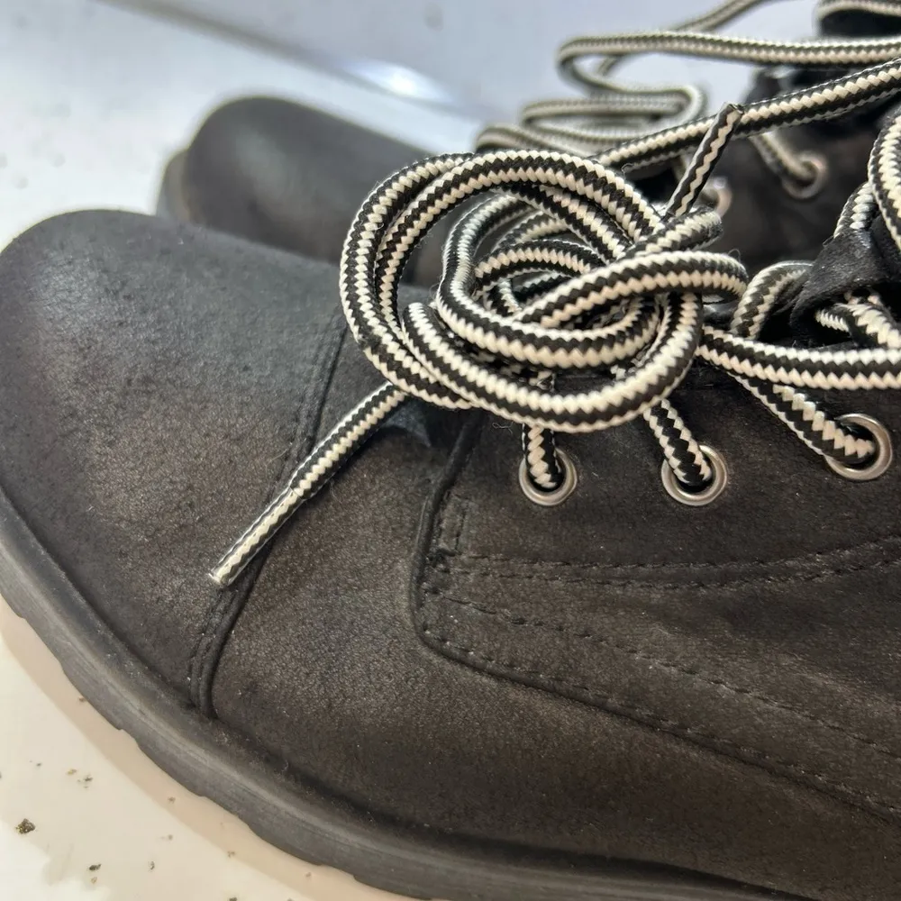 White mountain women’s Sandro leather closed toe ankle boots size 7.5‎ black - Image 4