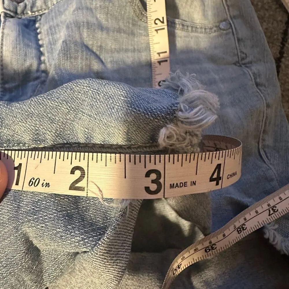 Torrid 14 light wash raw hem Jean shorts - Image 7