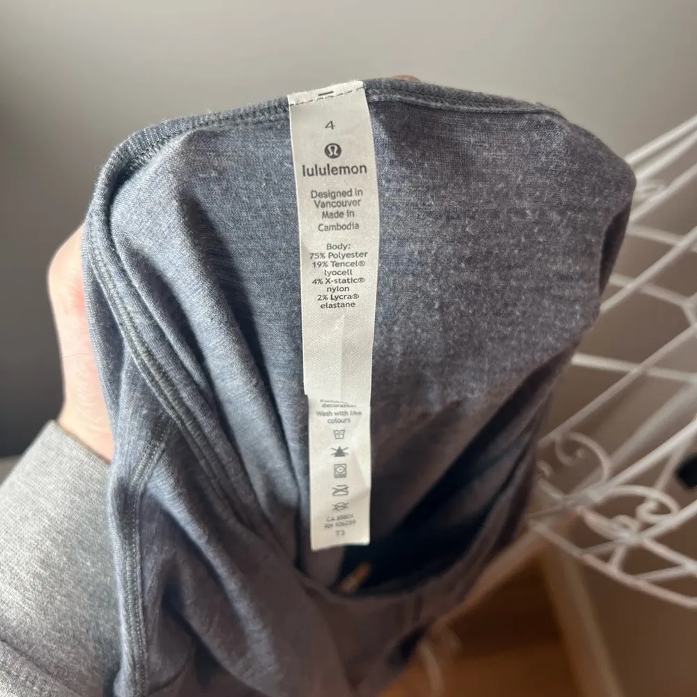 Lululemon Do the Daily Twist Front Short Sleeve T-Shirt Size 4 Active Gym Gray - Image 6