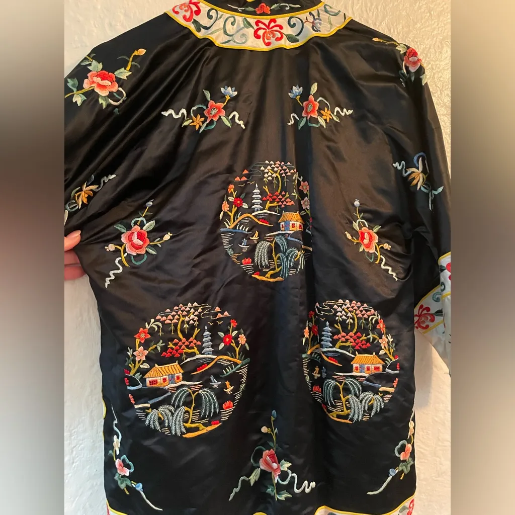 Vintage Chinese Silk Embroidered Robe or Jacket Black Silk Floral Motifs; M Size M - Image 6