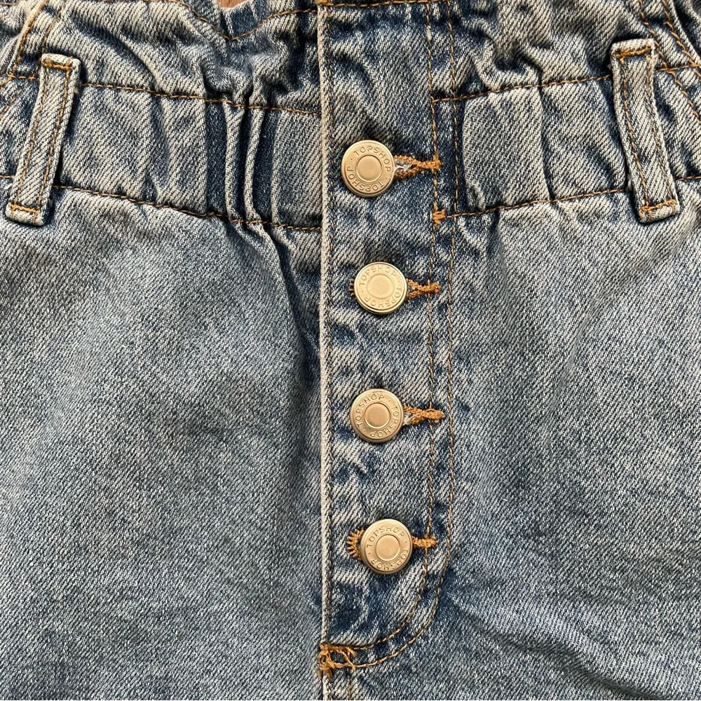 TOPSHOP ruched denim, button fly jean shorts, size UK12/EU40/US8 - Image 8