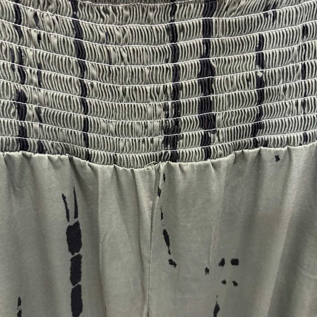 NWOT Green and Black High Waisted Flowy Pants Size L - Image 3