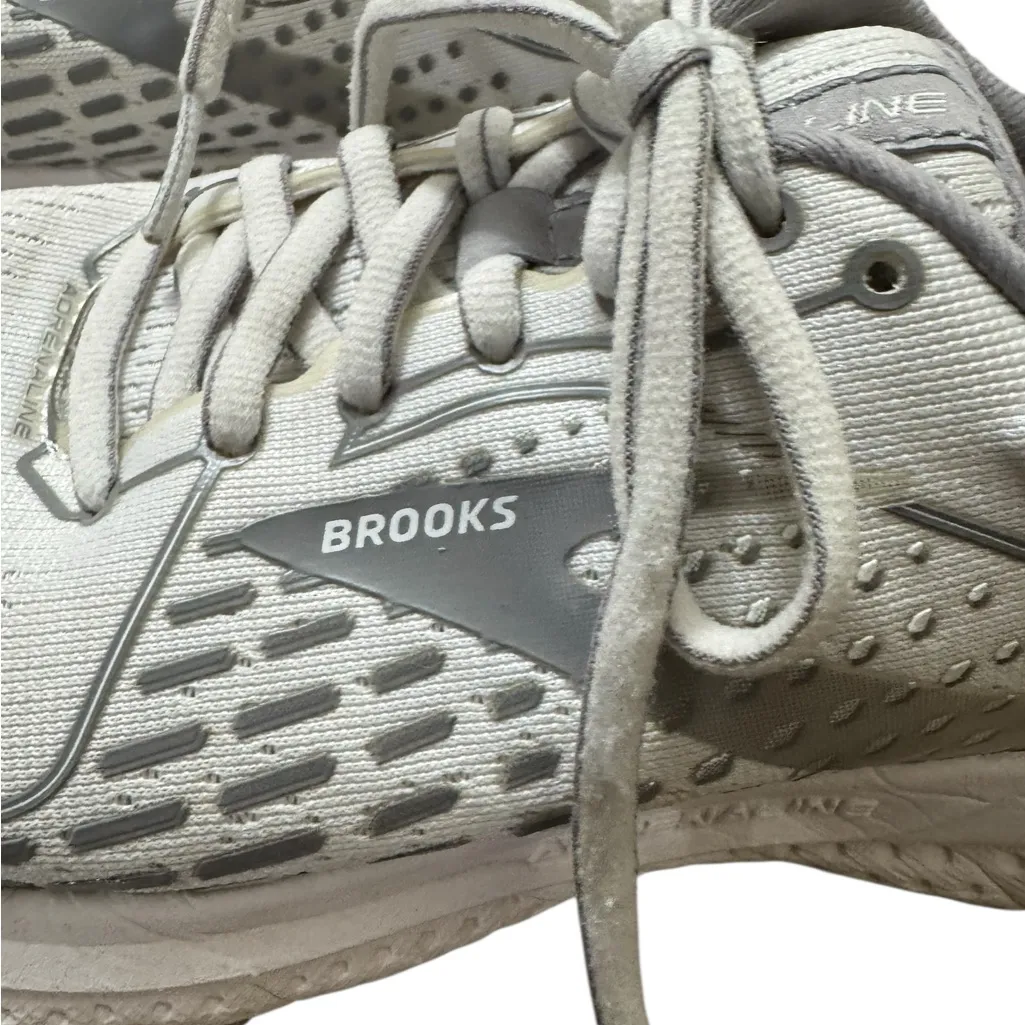 Brooks Adrenaline GTS 21 Shoes - Image 3
