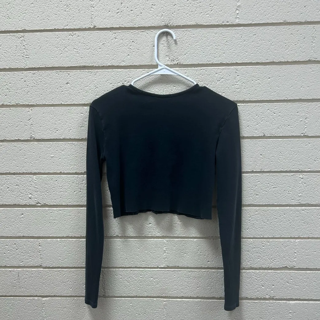 Brandy Melville Blue Button Down Cropped Long Sleeve one size. - Image 2