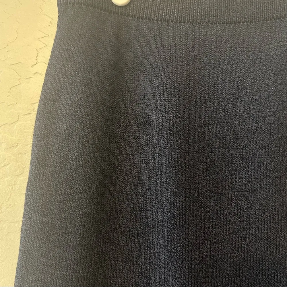 St. John Collection by Marie Gray navy skirt size 2 - Image 10
