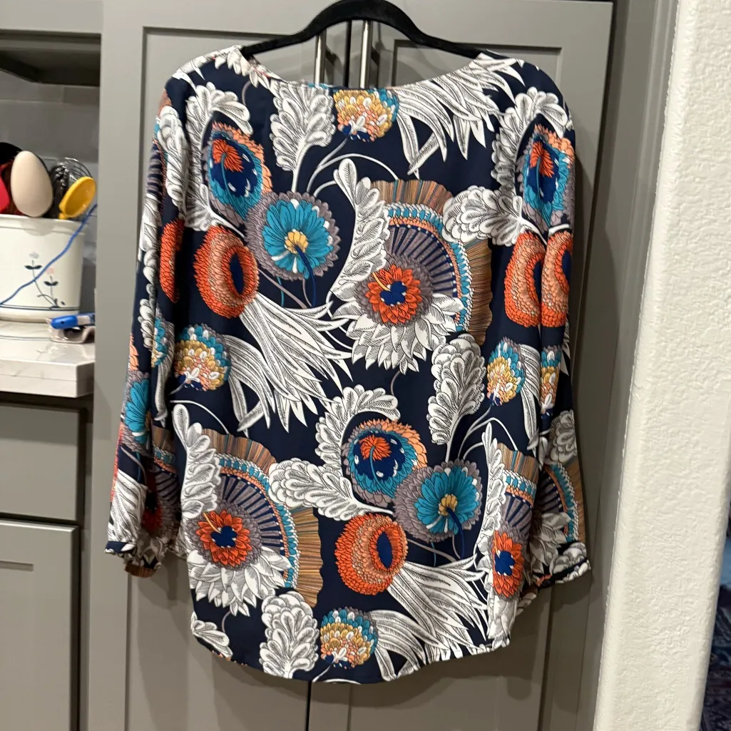 Fun2Fun Bold Floral Bell Sleeve Blouse XL
Navy Multicolor - Image 9
