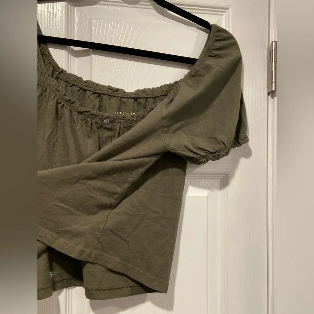 NWOT American Eagle Size S Army Green Scoop Neck Puff Sleeve Button Peasant Top - Image 5