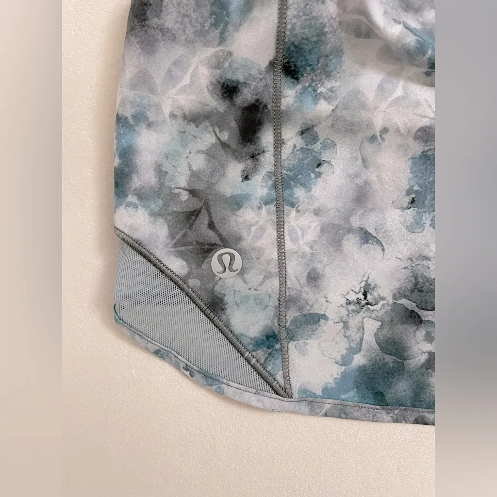 Lululemon Hotty Hot Low Rise 2.5” Shorts Kaleidofloral Multi Color Blue Size 10 - Image 10