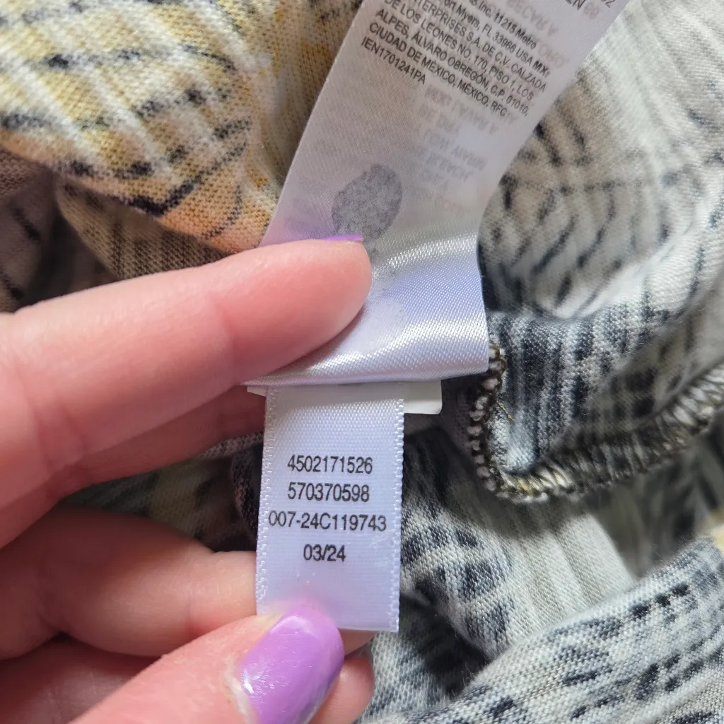 Chico's Green Floral V-Neck Long Sleeve T-Shirt - Image 9