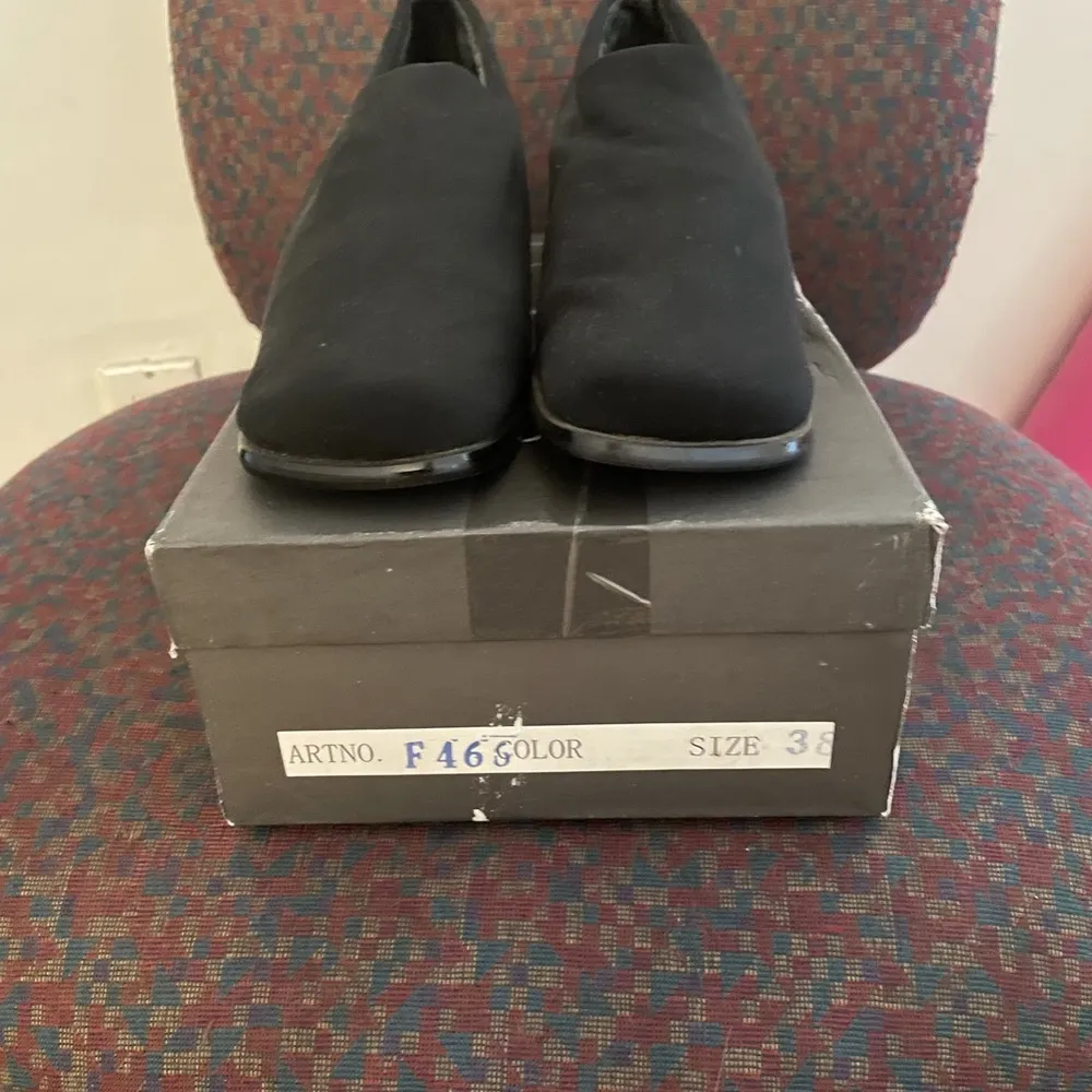 Baciye black suede comfort block heel round toe orthopedic shoes, size 8 preppy - Image 5