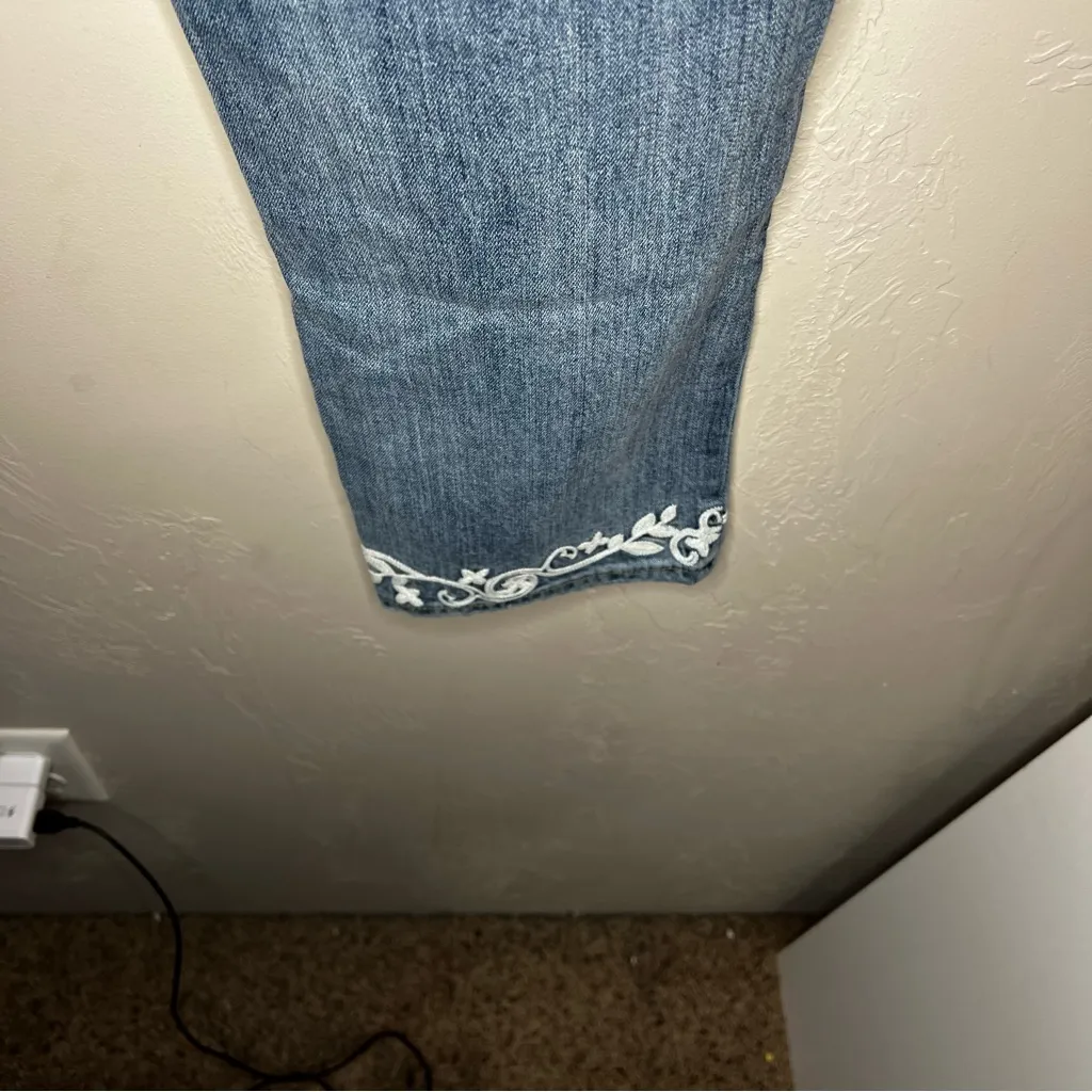 Lucky Brand Sweet Crop Vine Embroidery Hem Denim Jeans - Image 11