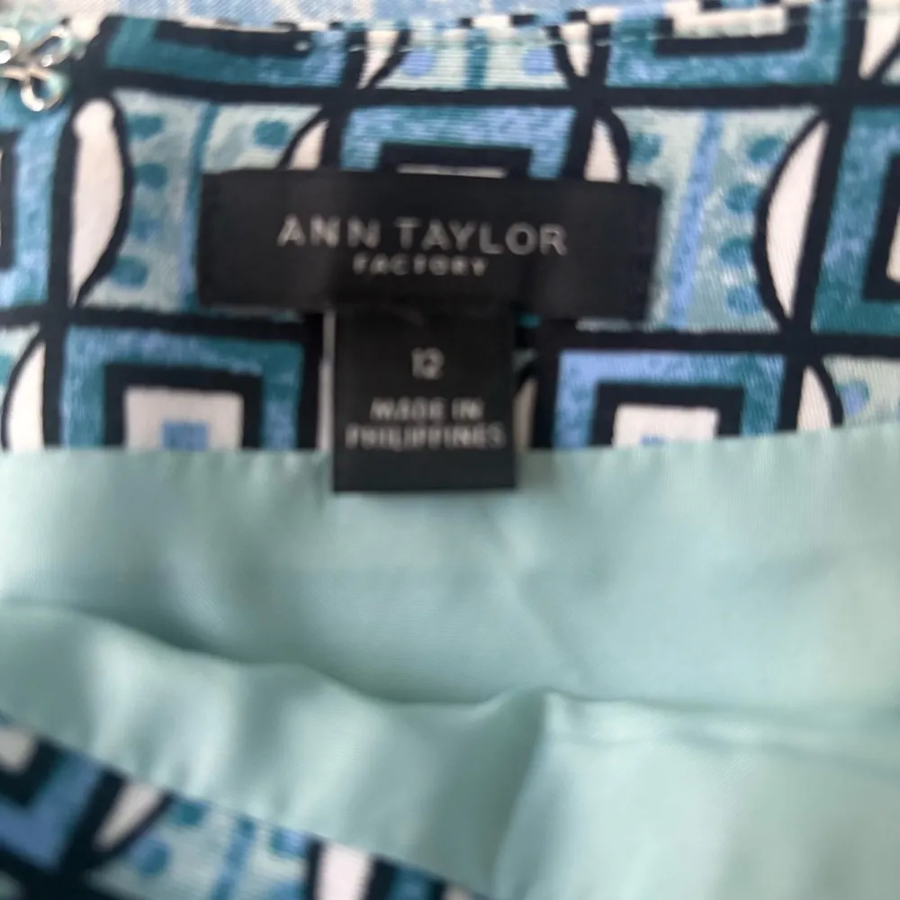 Ann Taylor Factory Blue & White Geometric Pencil Skirt – Knee‑Length, Size 12 - Image 4