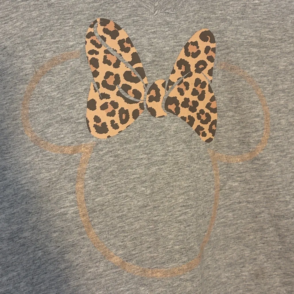 Disney Minnie Mouse Size Large Cheetah Print Bow Gray V-neck T-shirt - Image 4
