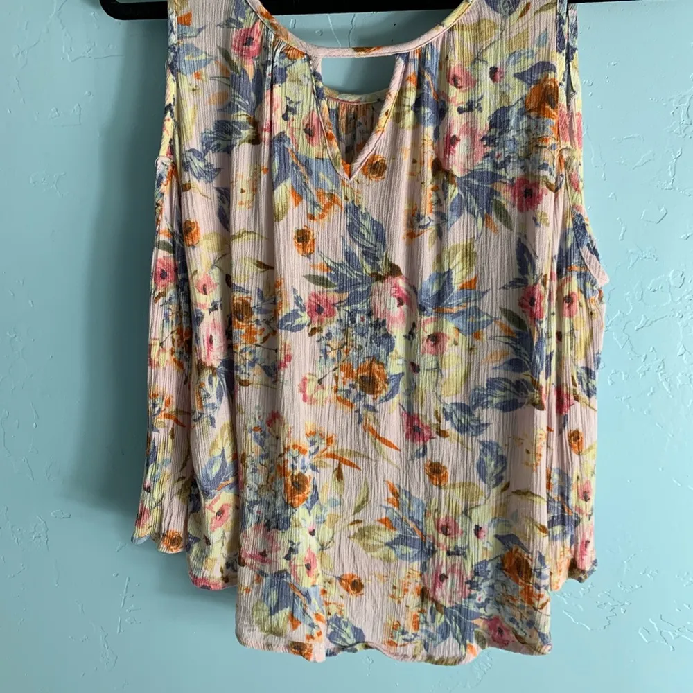 Pink Floral Cold Shoulder Blouse size Medium - Image 9