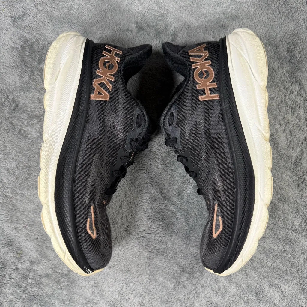 Women’s 8.5 HOKA ONE ONE Clifton 9 Running Shoe Black Rose Gold Training Workout - Image 4