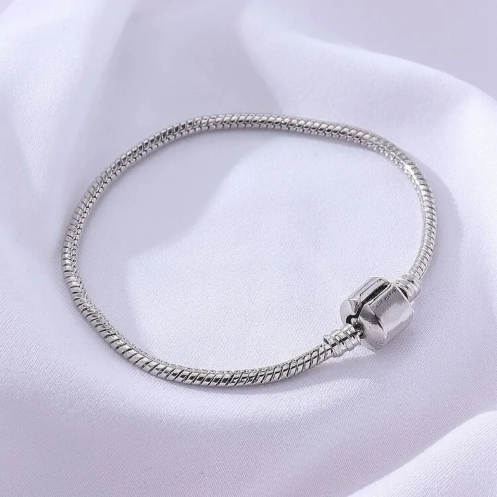Silver tone bracelet - Image 3