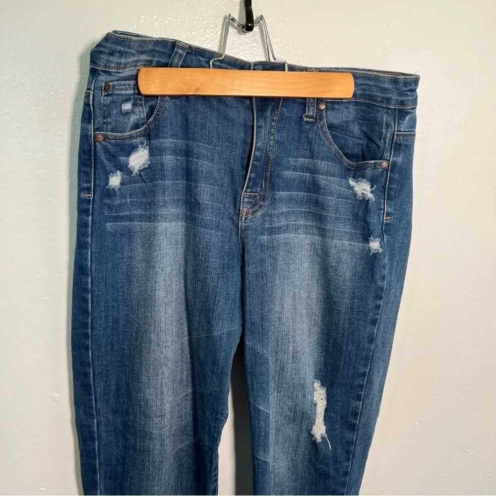 Tractr Blu  Skinny Jean Medium Wash Distressed - Image 2