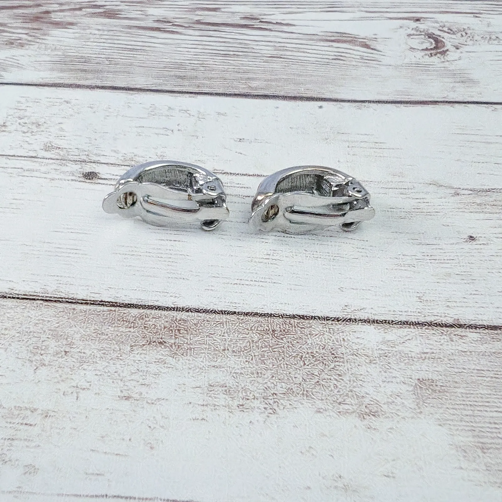 Vintage Clip On Earrings Shades of Pink & Silver Tone Hoops 0.75" Retro - Image 6