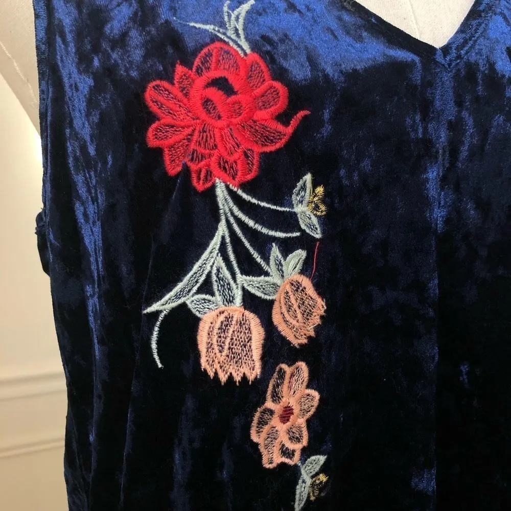 THML Stitch Fix Karrah Blue Velvet Embroidered Top M - Image 4