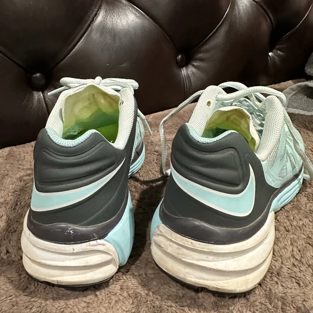 Nike Women's Mint Green Athletic Shoes - Image 2
