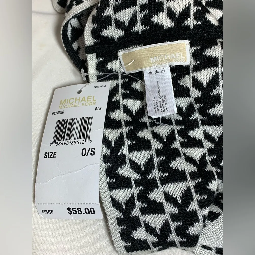 NWT MK Logo Scarf Black - Image 4