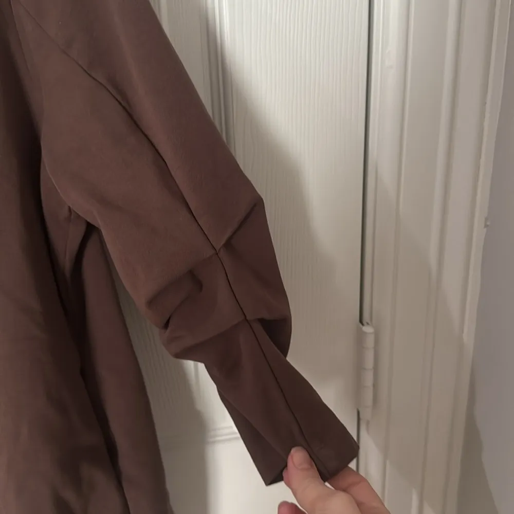 Brown Women's Jacket 3/4 sleeve cinched dear scarlet size medium - Image 4