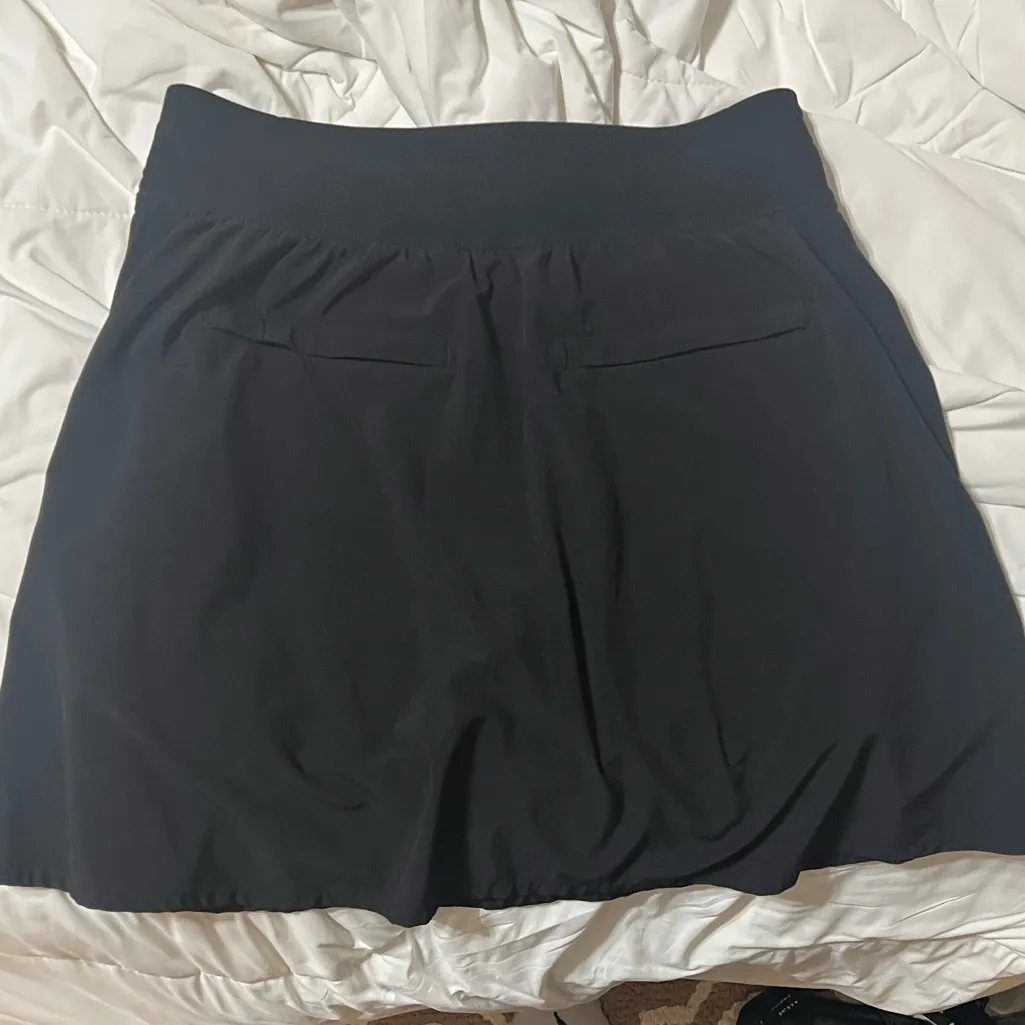 Athleta Classic Black Skort with 6 pockets! 4 zipped. - Image 3