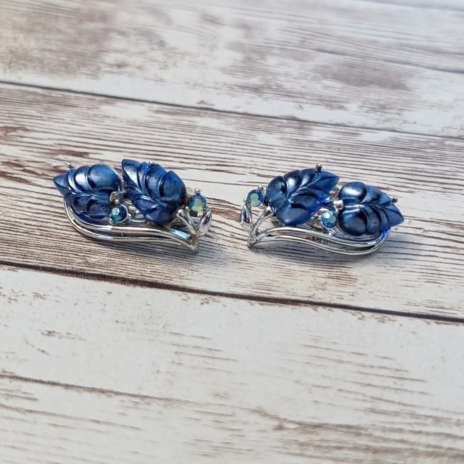 Vintage Clip On Earrings - Image 9
