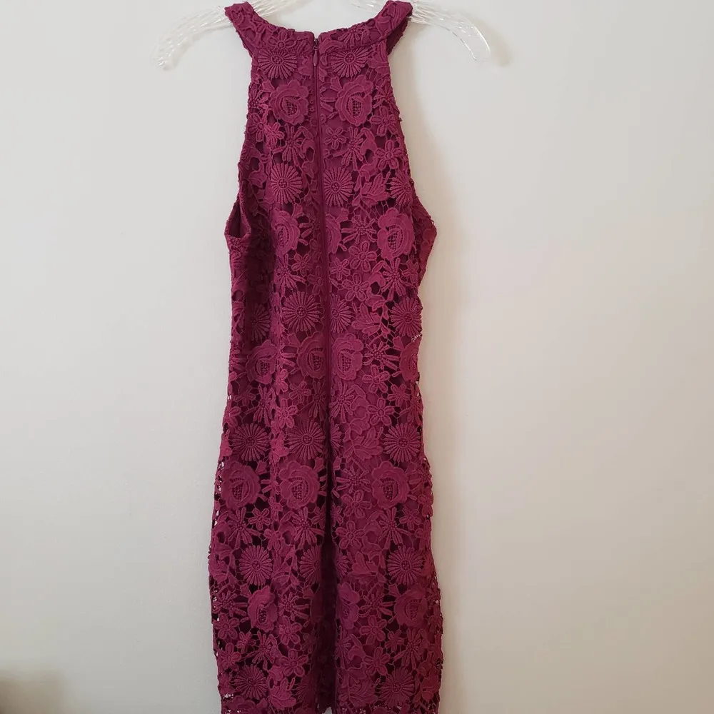 NWOT Lulus Love Poem Dress in Burgundy Lace Overlay Mini Halter Dress Sz Small - Image 4