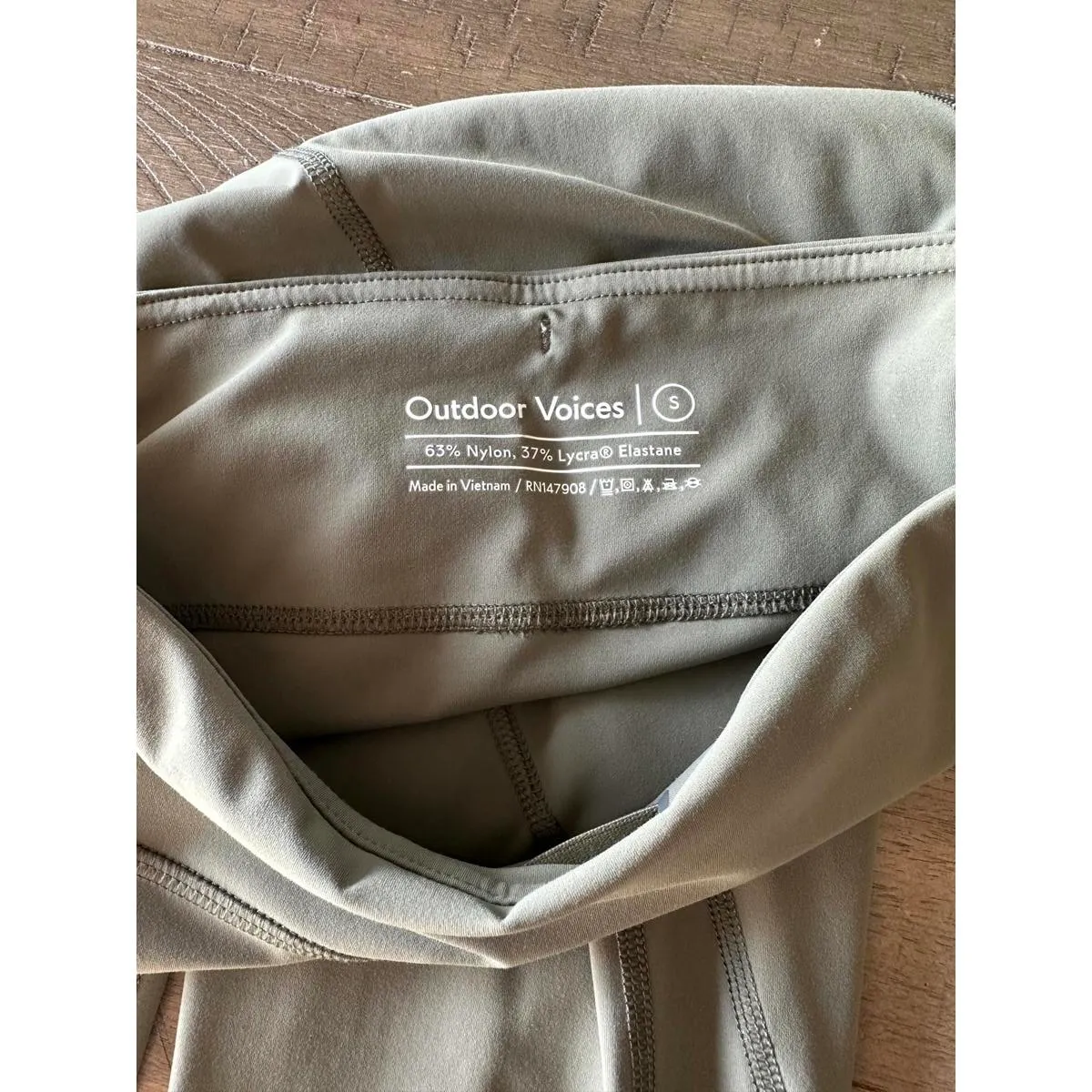 Outdoor Voices Zoom 7/8 Leggings in Tea Tree Green w/ Pockets Women’s size Small - Image 7