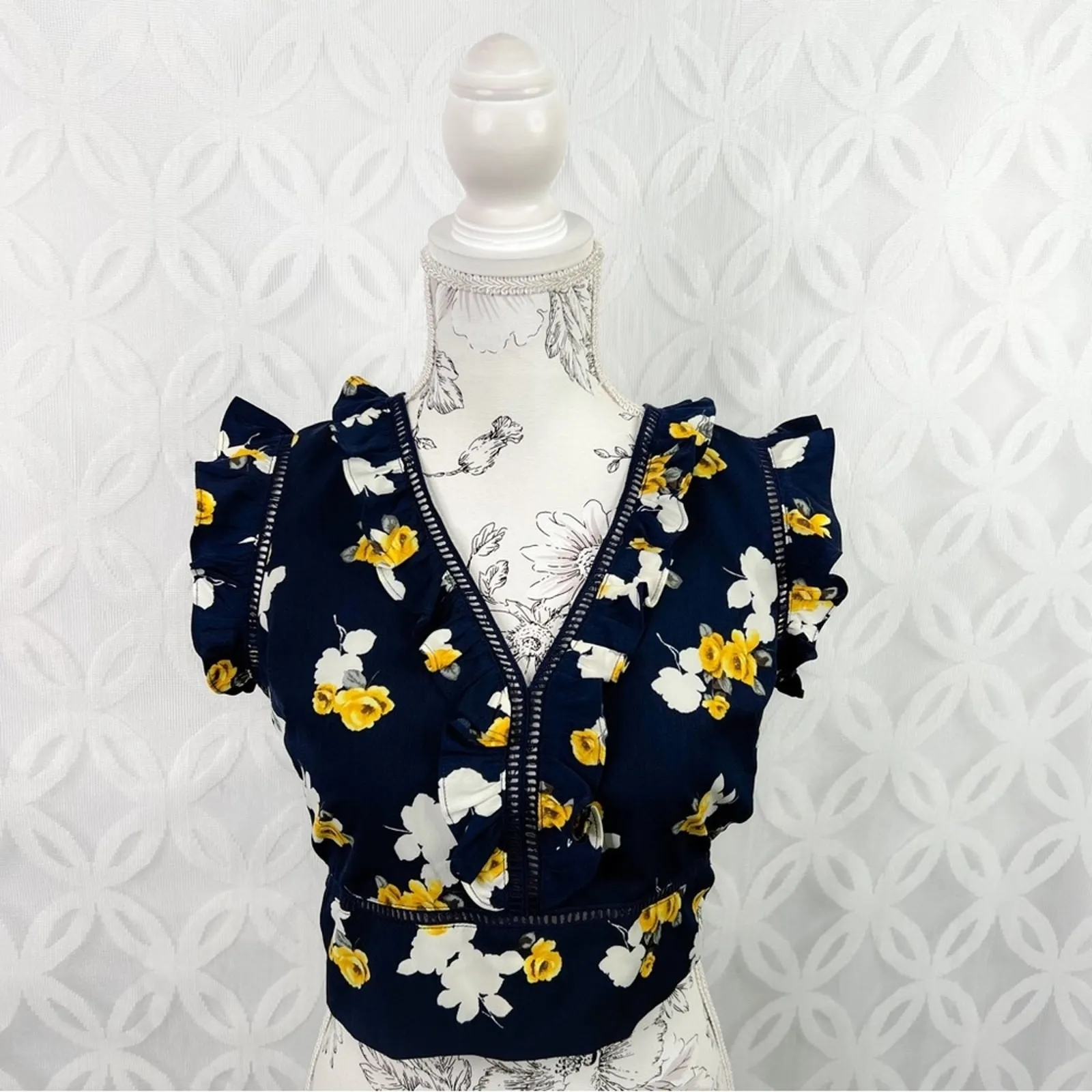 J‎ by JOA Navy Blue Floral Print Ruffle Trim Crop Top Women's Size S - Image 2