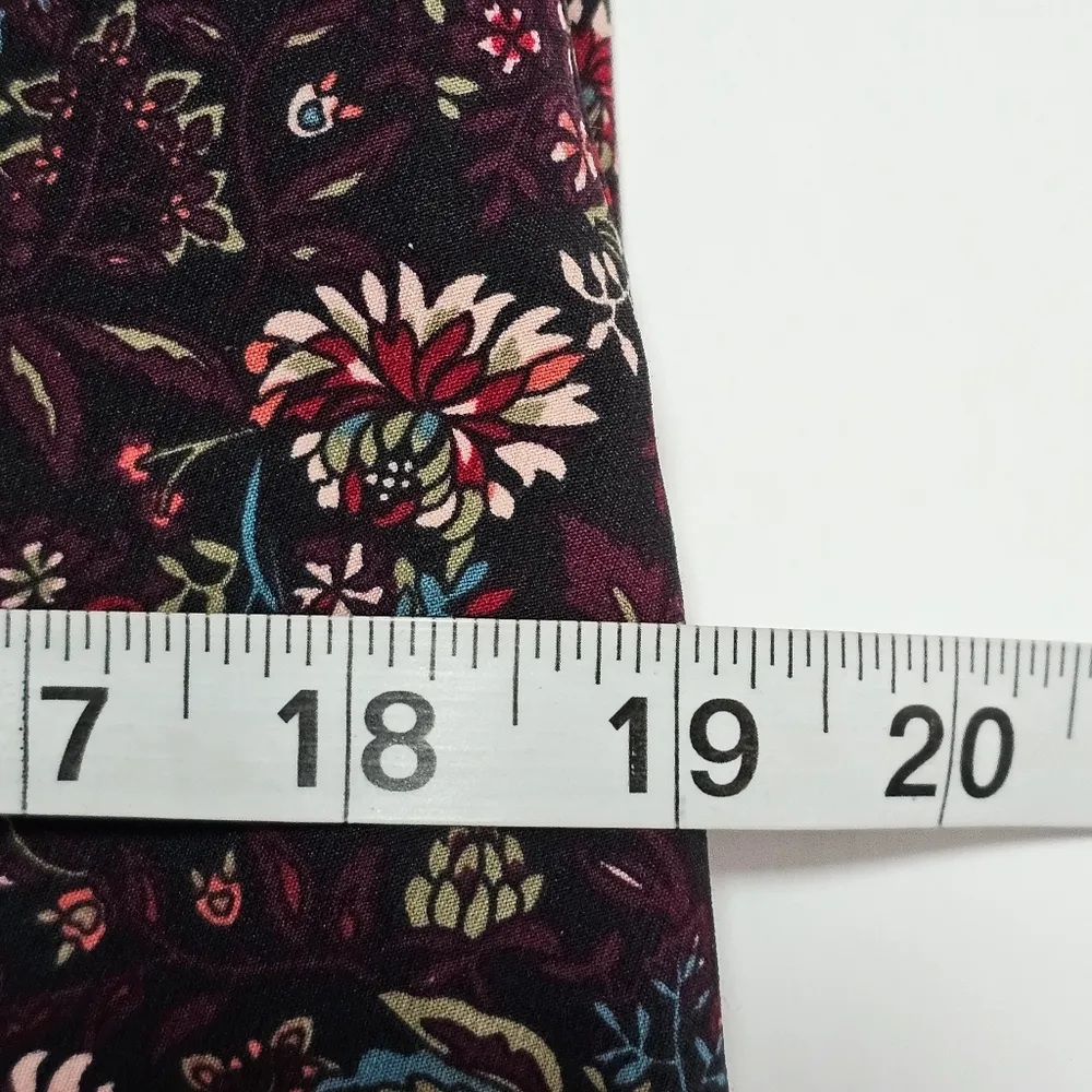 Carolina Belle Black & Maroon Floral Slim Ankle Pants Size 6 - Image 9
