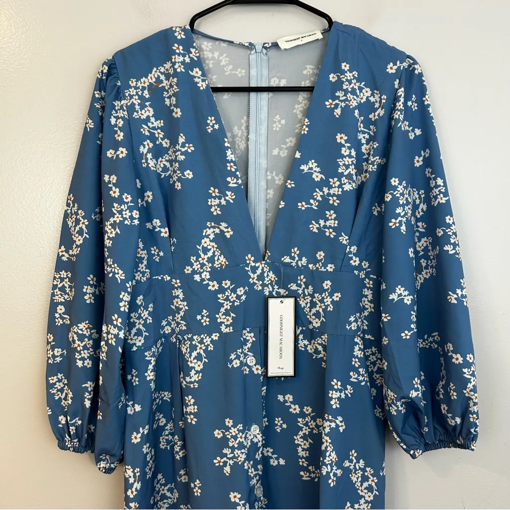 NWT Goodnight Macaroon Blue Floral Deep V-neck Button Up Midi Length Size Large - Image 2