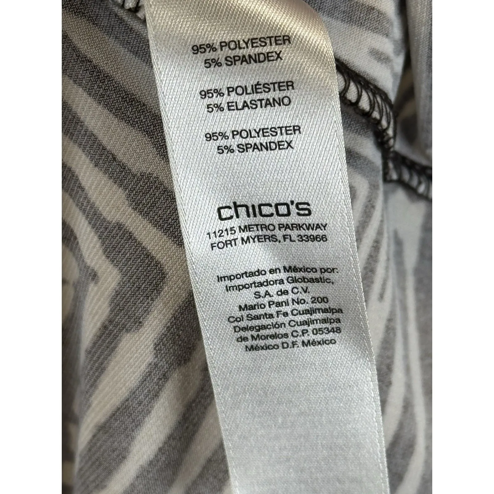 Chicos Top Womens 1 US Geométric Prim  V-neck, 3/4 Gray sleeves (09) - Image 7